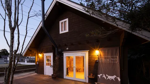 ＡＬＬ　ＳＥＡＳＯＮ　ＲＥＳＯＲＴ　Ｎｏ．３　木の温もり